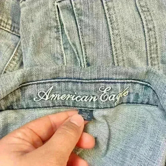 American Eagle Outfitters Distressed Light Wash Denim Button Down Collared Vest - Picture 3 of 4